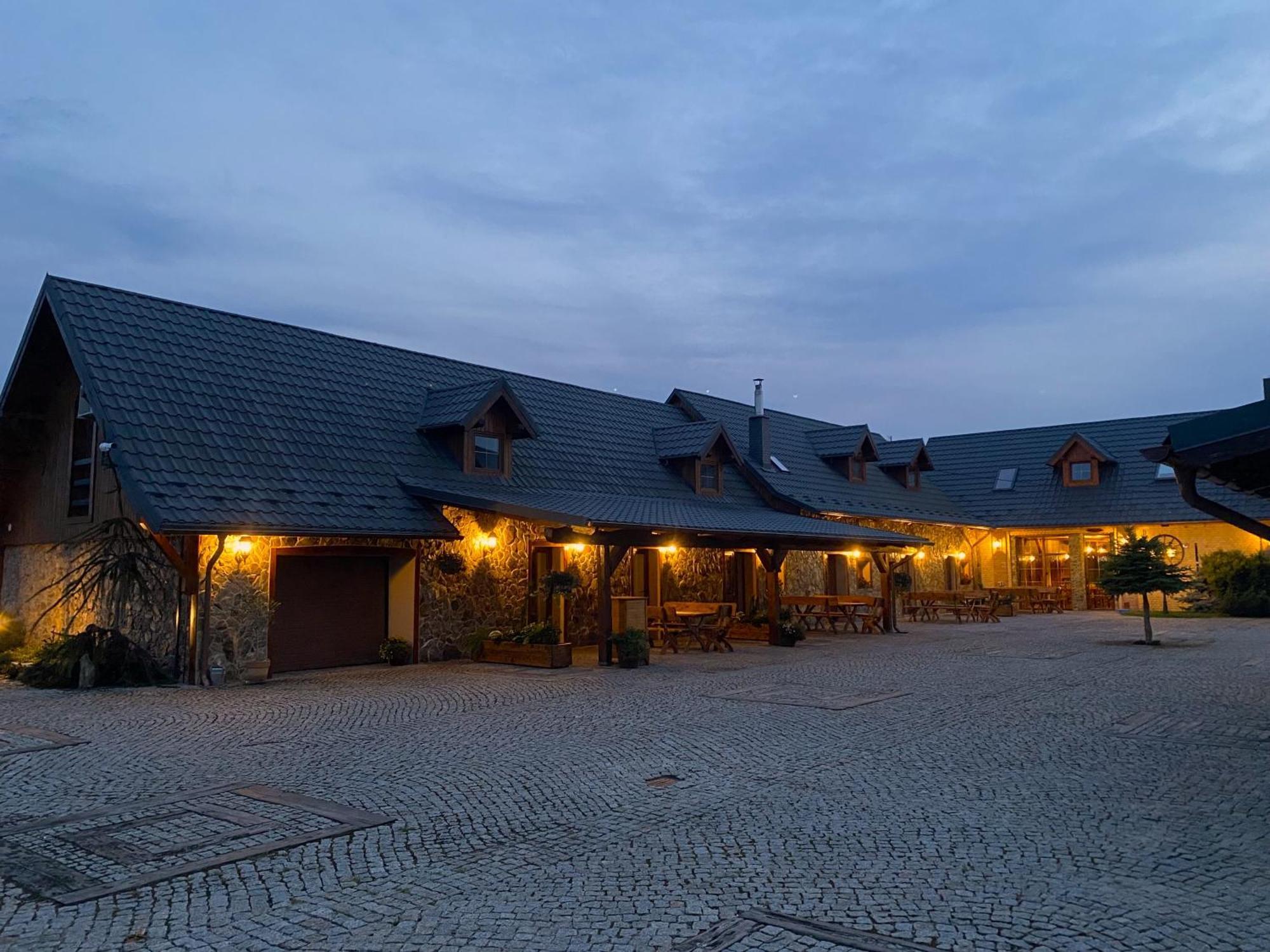 Kamien I Sowa Aparthotel Lipinki Łużyckie Екстериор снимка